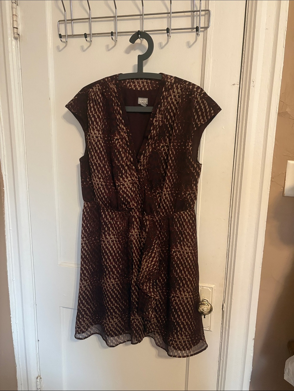Converse One Star Cap-Sleeve Brown Patterned Dress with Front Ruffle